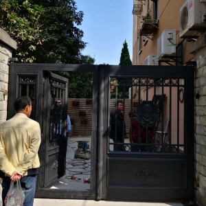 aluminum gate installed 