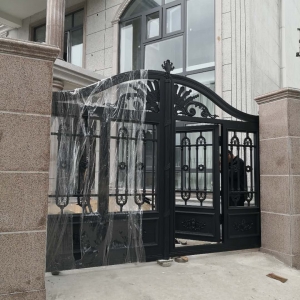 aluminum gate installed 