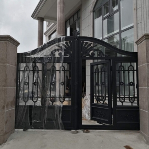 aluminum gate installed 