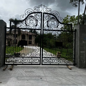 Wholesale China Wrought Iron Gates Designs