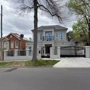 Luxury Wrought Iron Railing Balcony Indoor Staircase Balustrade with Iron Handrail China Design For Australia Villa