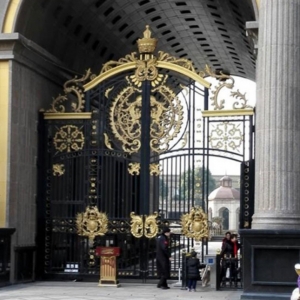 Luxury Modern Design Wrought Iron Gate Outdoor Metal Gate China for Driveway 