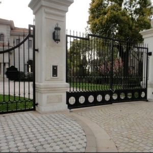 China Wrought Iron Gate Aluminum Driveway Gate Design 