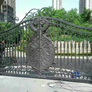 China Aluminum Customization Hot Galvanized Wrought Iron Gates for Villa Manufacturers Entrance Garden Driveway Gate